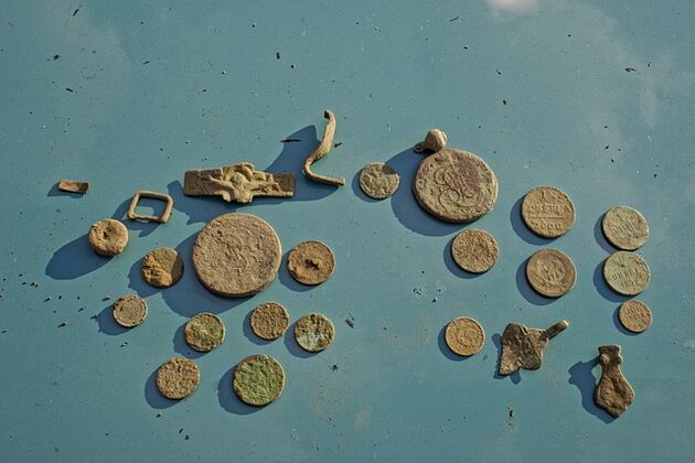 Um ein kaiserliches Amulett herzustellen, benötigen Sie die älteste Münze, die Sie haben